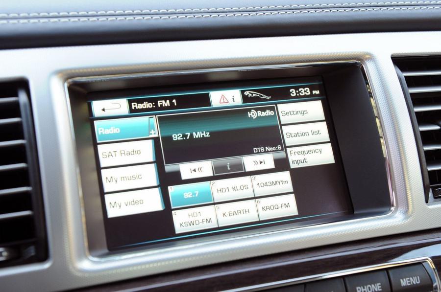  Jaguar XF Supercharged 2012 года  (фото 17 из 65)